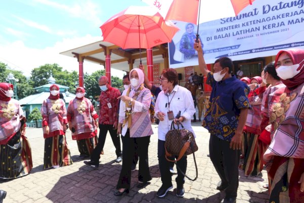 Wawali Fatmawati Rusdi Dampingi Menteri Ketenagakerjaan RI Resmikan Ground Breaking Pembangunan BLK Maritim