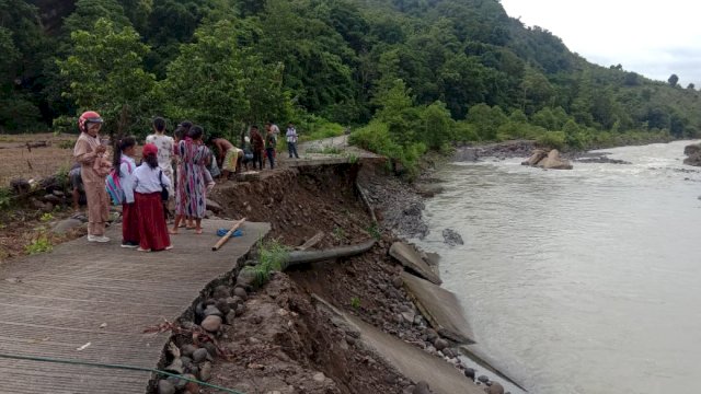 Angin Kencang-Hujan Lebat, Barru Sulsel Dilanda Banjir hingga Longsor, Ada 34 Rumah Rusak