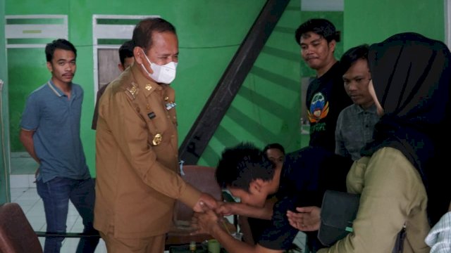 Bupati Luwu Basmin Mattayang, saar Kunjungi Asrama Luwu Di Makassar.