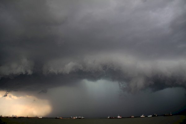 Waspada! Cuaca Ekstrem Berpotensi Landa 27 Wilayah di Indonesia