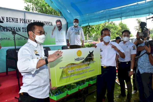 Mentan SYL Serahkan Bantuan Pisang dan Program Pertanian di Jeneponto