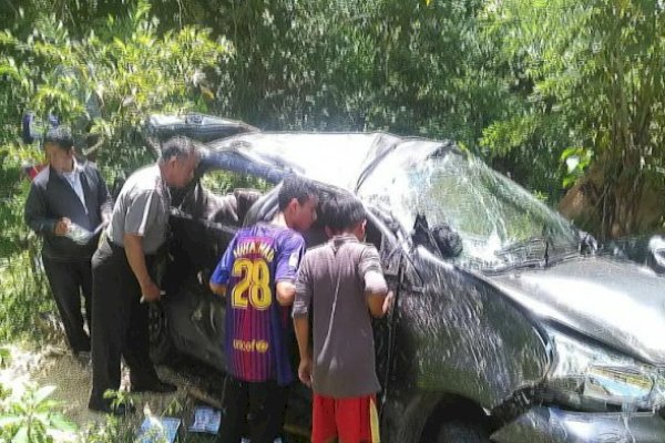 Mobil Avanza vs Terios Tabrakan di Camba Maros Sulsel