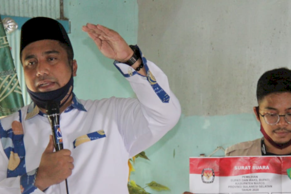 Bupati Maros HAS Chaidir Syam Bagikan Sertifikat Tanah