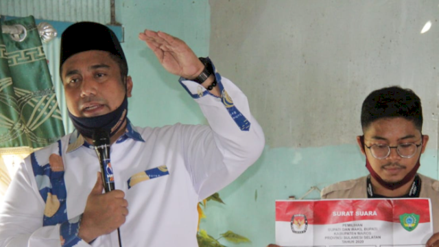 Bupati Maros HAS Chaidir Syam Bagikan Sertifikat Tanah&nbsp;