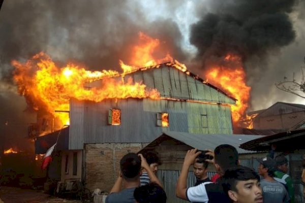 Damkar Makassar Catat 121 Kasus Kebakaran Melanda Januari-November 2021