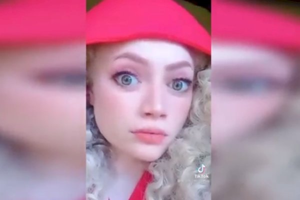 Viral, Gadis Asal Papua Mirip Boneka Barbie