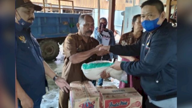 Bukti Tanpa Henti! Kader NasDem Soppeng Siang Malam selama 4 Hari Salurkan Bantuan Korban Banjir