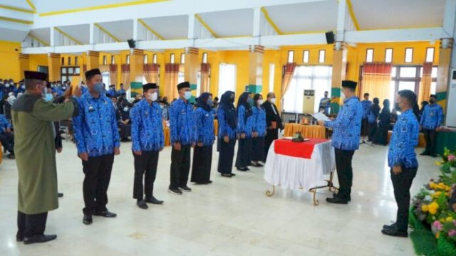 ASN Pemkab Pangkep terima SK Pengangkatan.(F-Humas)