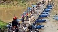 WOOW, Ini Jembatan Perahu yang Viral Beromzet Rp25 Juta per Hari