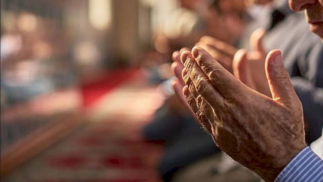 Amalkan Doa Hari Senin Ini Agar Senantiasa Diberi Keberuntungan oleh Allah SWT