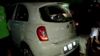 Tabrak Lari! Mobil yang Dikendarai Anak Dibawah Umur di Makassar Diamuk Warga