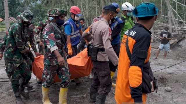 Jenazah korban erupsi gunung semeru.(F-Int)