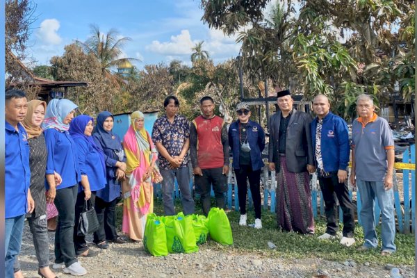 Mulai Struktur DPD, Garnita, hingga Garda Pemuda NasDem di Wajo Kompak Turun Bantu Korban Kebakaran