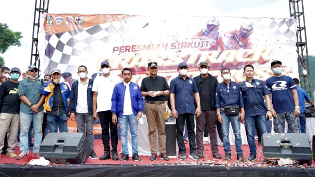 Ketua IMI Sulsel Rusdi Masse meresmikan Sirkuit Restorasi di Kabupaten Luwu, Sulsel.