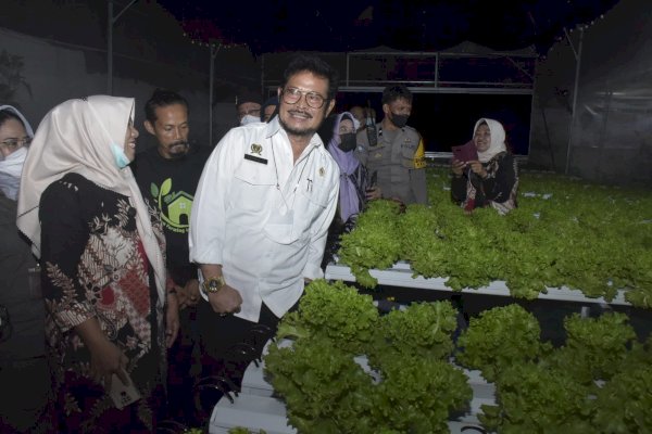 Mentan Syahrul Resmikan Urban Farming Milenial di Makassar
