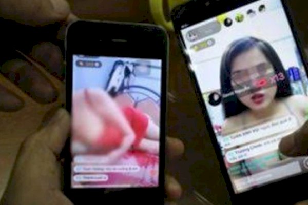 Rekaman Phone Sex - Akal Bulus Mahasiswa Makassar Peras Pacar lewat Rekaman Video Call Sex  Tanpa Busana