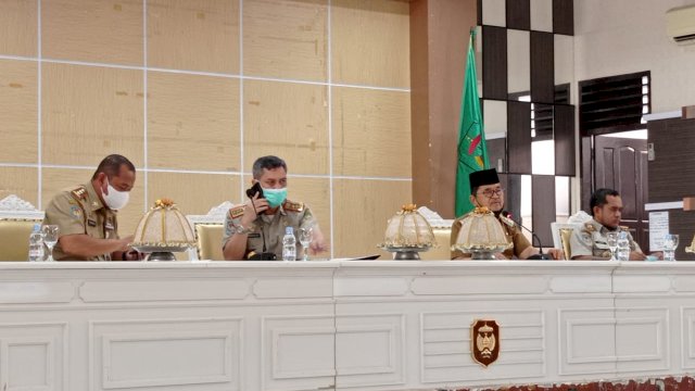 Walikota Palopo Judas Amir, saat mengikuti rapat koordinasi bersama kepala sekoloh.