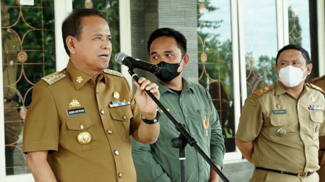 Lepas Kontingen Sepak Takraw Luwu Sulsel, Bupati Basmin Minta Para Atlit Padukan 3 Unsur Kekuatan