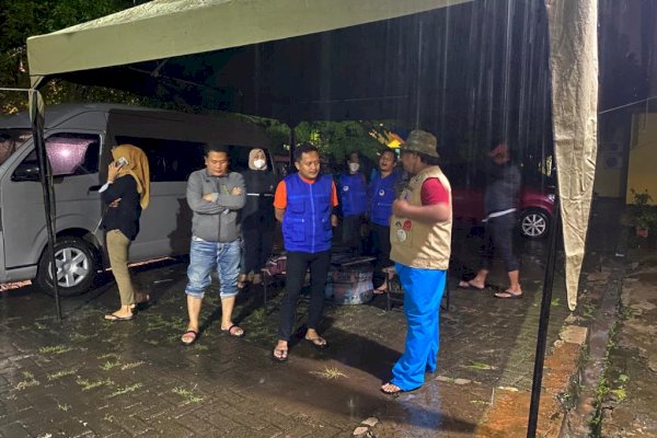 Curah Hujan Meningkat di Makassar, ‘Sahabat Fatma’ Larut Malam Pantau Kesiapsiagaan Warga Perumnas Antang-Siapkan Posko Siaga Banjir