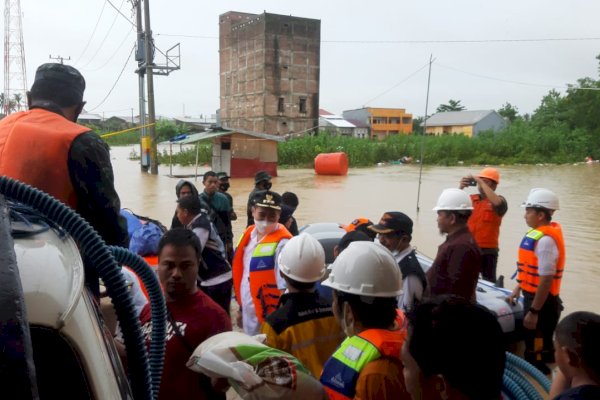 Pangkep Sulsel Diterjang Banjir, Bupati Yusran: Kami Akan Terus Salurkan Bantuan ke Warga