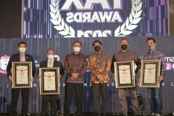 Di Tax Awards 2021, Wali Kota Danny Optimis Picu Pendapatan Makassar di Tahun 2022