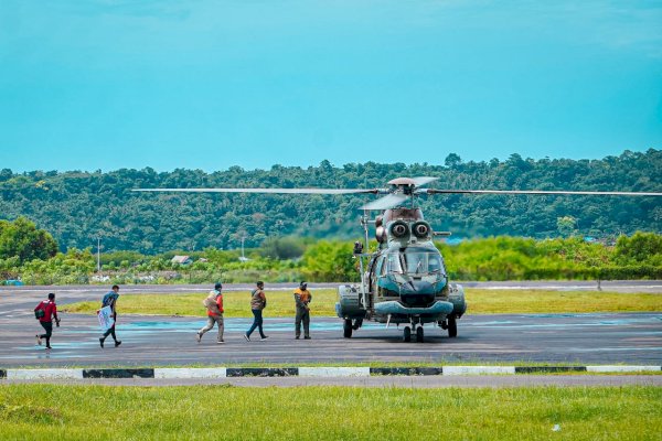 Kunjungi Wilayah Terdampak Gempa, Andi Sudirman Terbang Gunakan Helikopter ke Selayar