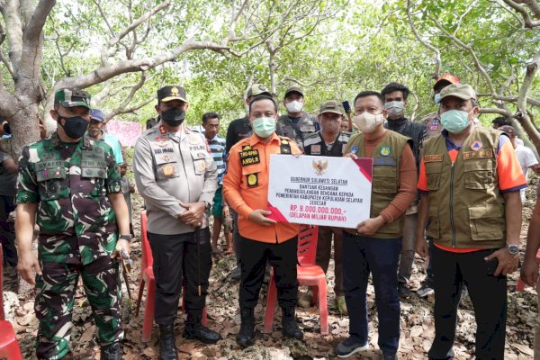 Warga Pulau Bonerate Selayar Terharu Atas Kunjungan Plt Gubernur yang Tinjau Wilayah Terdampak Gempa
