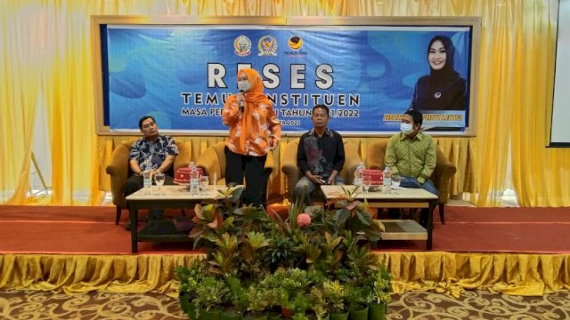 Legislator Fraksi NasDem DPRD Sulawesi Selatan, Rezki Mulfiati Lutfi melaksanakan saat reses atau ketemu konstituen.