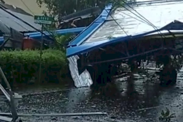 Puluhan Rumah di Makassar Rusak Diterjang Angin Puting Beliung