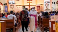 Tinjau Pelaksanaan Malam Misa Natal, Andi Sudirman Apresiasi Penerapan Prokes di Gereja