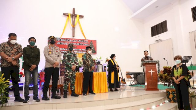 Pantau Pelaksanaan Natal, Ilham Azikin Pastikan Ibadah Berjalan Lancar.(F-HUmas)