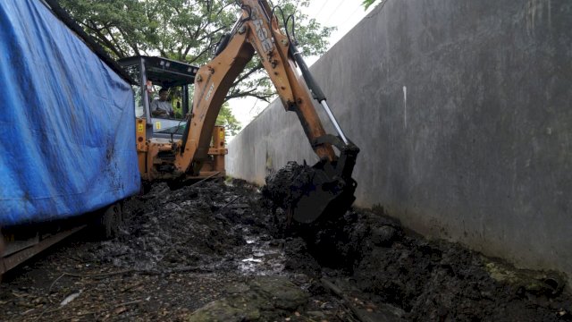 Penanganan Awal Penggalian Saluran Pembuangan, Penuntasan Jalan Tun Abdul Razak Gowa Jadi Fokus Pemprov Sulsel Tahun 2022.(F-HUmas)