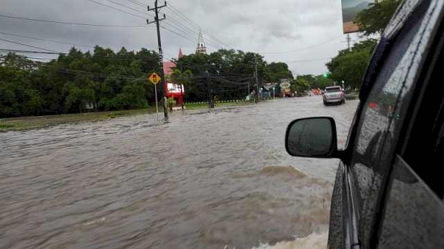 Semen Tonasa Turunkan Unit Reaksi Cepat Bantu warga Terdampak Banjir di Pangkep
