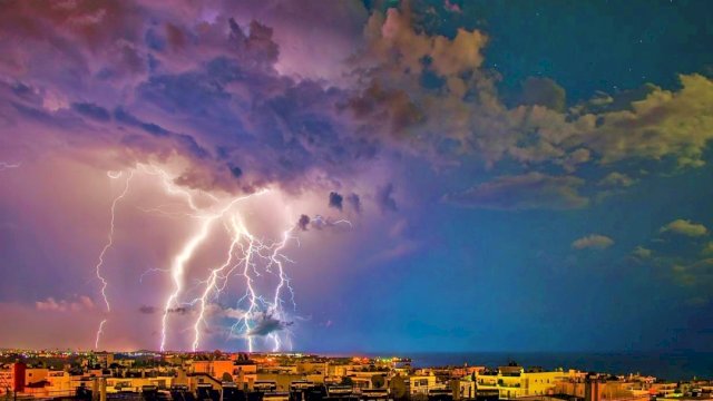 Ilustrasi Cuaca Ekstrem yang Akan Terjadi di Sejumlah Daerah. 