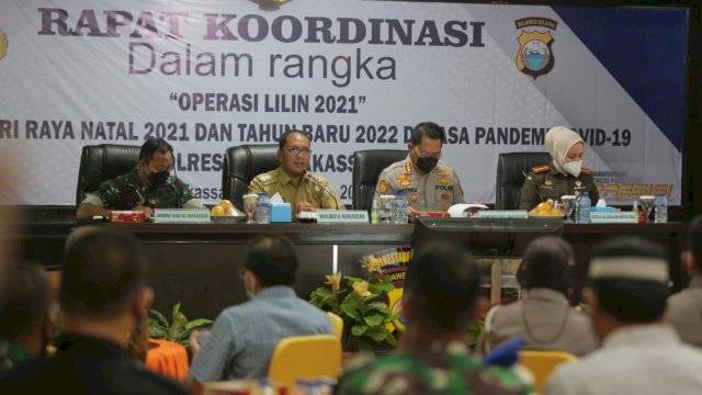 Walikota Danny melaksanakan rapat koordinasi soal pengetatan libur Natal dan tahun baru di Makassar.(F-Humas)