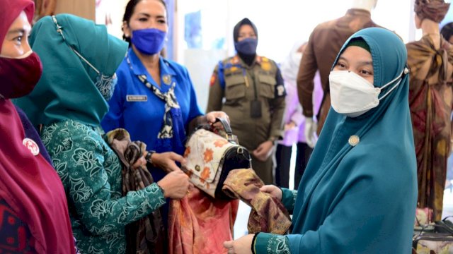 Plt Ketua TP PKK Sulsel Naoemi Octarina.