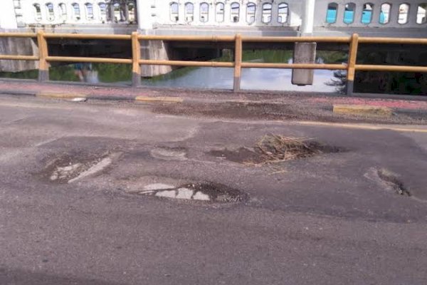 Jalan Berlubang di Parepare Sulsel Makan Korban, Pengendara Sepeda Motor Tewas Terlindas Truk