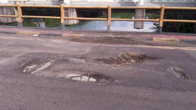 Ilustrasi. Jalan berlubang di Kota Parepare, Sulsel