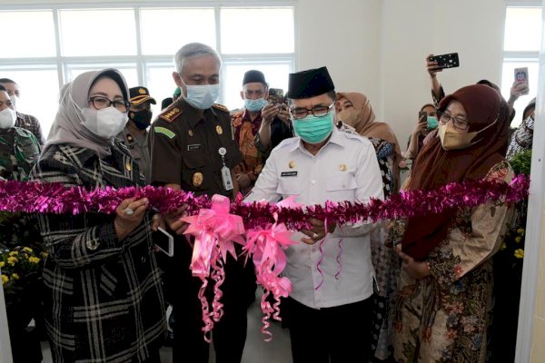 Resmikan Gedung-Ruang Operasi RSUD Palemmai Palopo, Kejari Puji Kinerja Walikota Judas Amir