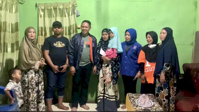 Ketua Komisi A DPRD Makassar Supratman mewakili Partai NasDem dan Wawali Fatmawati Rusdi datang menyantuni bocah penderita tumor lidah