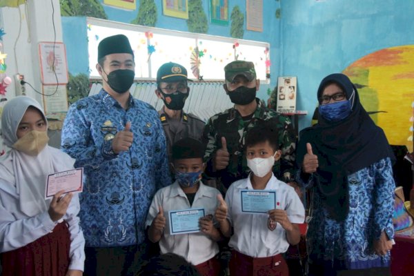Vaksin untuk Anak SD di Pangkep Sulsel Dimulai, Bupati Yusran: Ayo Selamatkan Anak Bangsa