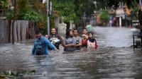 Jakarta Hujan Deras, Sejumlah Ruas Jalan Tergenang Banjir hingga 70 Cm