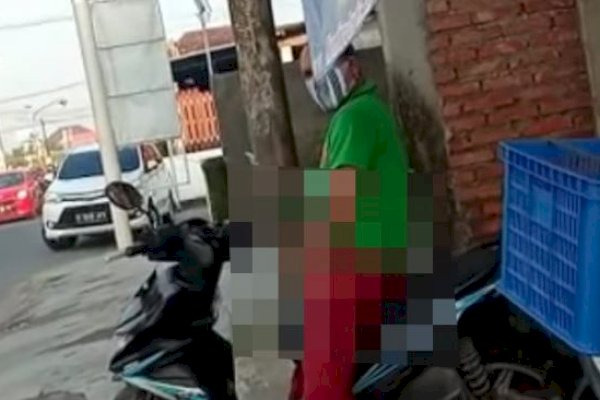Heboh, Pemuda yang Sedang Asyik Masturbasi di Atas Motor Diteriaki-Dikejar Emak-Emak