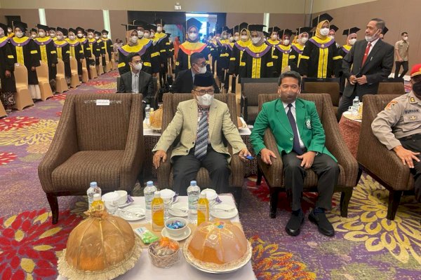 Hadiri Wisuda Universitas Terbuka Makassar, Walikota Judas Amir Tandatangani MoU