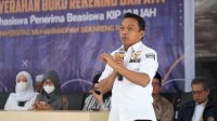 Waka DPRD Sulsel Syaharuddin Alrif Serahkan KIP untuk 323 Mahasiswa UMS Sidrap