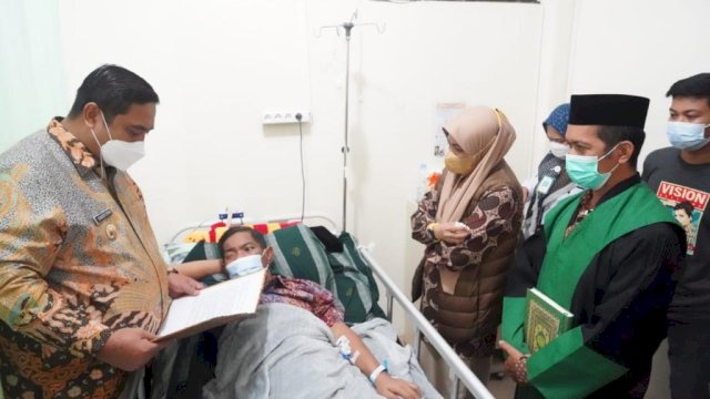 Bupati Maros Chaidir Syam dan Wakil Bupati Hj.Suhartina Bohari Melantik Kadis Dukcapil di RS.(F-Int)