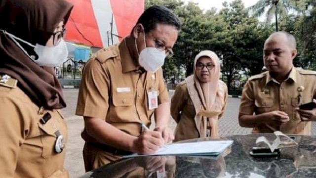 Sekretaris DPRD Makassar Terima Pengembalian Randis Eks Kasubag Protokol