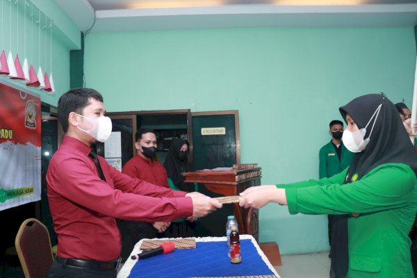 Resmi Dilantik, Kepala Sekolah SMK Mega Resky Taufiq Berharap Pengurus Osis Bisa Jadi Role Model