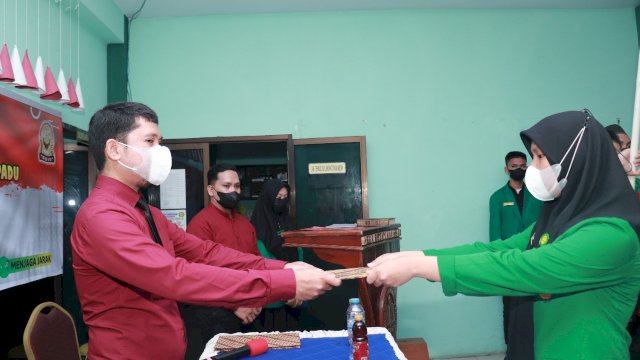 Pelantikan OSIS di SMK Mega Reski Makassar.