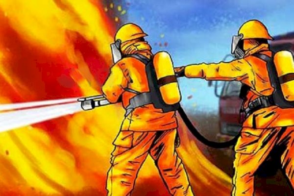 Kapal Pembawa Beras 200 Ton Hangus Terbakar di Pelabuhan Parepare Sulsel